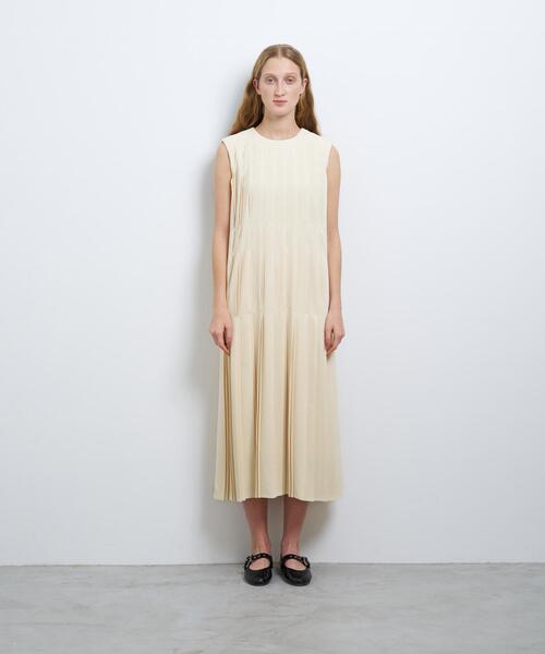 LANVIN en Bleu(ランバンオンブルー)の「ジョーゼットプリーツワンピース(ワンピース・レディース・レッド/イエロー・38/36)」の3枚目の写真