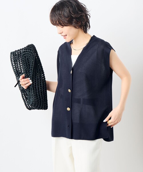 NOLLEY’S（ノーリーズ）の「《手洗い可能》ドライタッチ肩タックベスト（ベスト・レディース・ネイビー/グリーン/ベージュ/ブラック・38）」の13枚目の写真