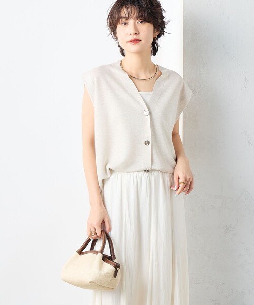 NOLLEY’S（ノーリーズ）の「《手洗い可能》ドライタッチ肩タックベスト（ベスト・レディース・ネイビー/グリーン/ベージュ/ブラック・38）」の20枚目の写真