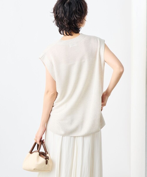 NOLLEY’S（ノーリーズ）の「《手洗い可能》ドライタッチ肩タックベスト（ベスト・レディース・ネイビー/グリーン/ベージュ/ブラック・38）」の22枚目の写真