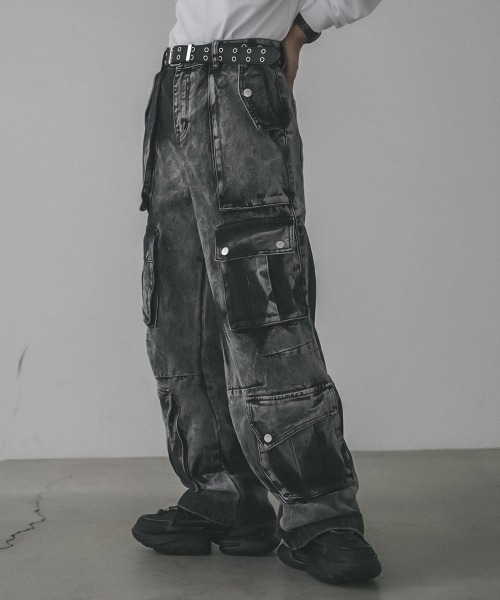 Shoowtime(ショウタイム)の「Chemically washed hard bleached denim cargo pants / ケミカルウォッシュハードブリーチデニムカーゴパンツ(デニムパンツ・メンズ・ブルー/ブラック・SMALL/MEDIUM/LARGE/X-LARGE)」の6枚目の写真