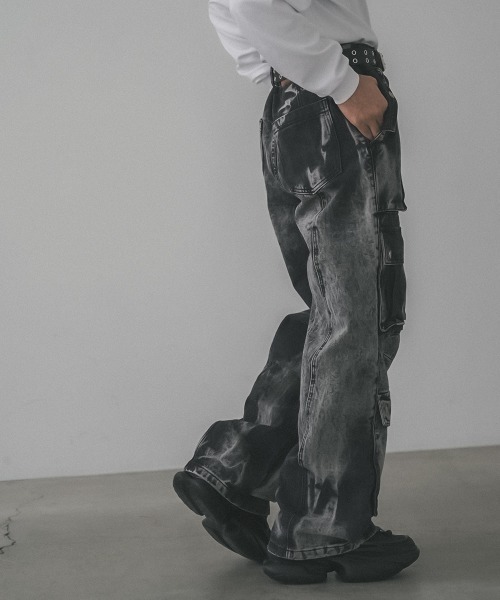 Shoowtime(ショウタイム)の「Chemically washed hard bleached denim cargo pants / ケミカルウォッシュハードブリーチデニムカーゴパンツ(デニムパンツ・メンズ・ブルー/ブラック・SMALL/MEDIUM/LARGE/X-LARGE)」の9枚目の写真