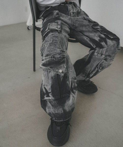Shoowtime(ショウタイム)の「Chemically washed hard bleached denim cargo pants / ケミカルウォッシュハードブリーチデニムカーゴパンツ(デニムパンツ・メンズ・ブルー/ブラック・SMALL/MEDIUM/LARGE/X-LARGE)」の12枚目の写真
