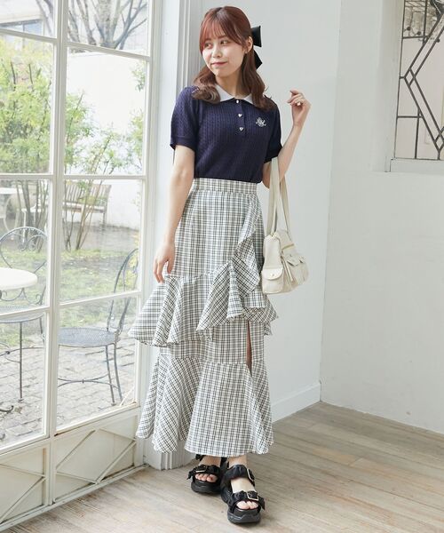 MAJESTIC LEGON（マジェスティックレゴン）の「フリルデザインスリットスカート（スカート・レディース・ブラック/ホワイト系その他2/ブラック系その他/ホワイト系その他・SMALL/MEDIUM）」の2枚目の写真