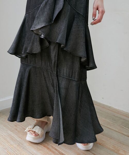 MAJESTIC LEGON（マジェスティックレゴン）の「フリルデザインスリットスカート（スカート・レディース・ブラック/ホワイト系その他2/ブラック系その他/ホワイト系その他・SMALL/MEDIUM）」の19枚目の写真