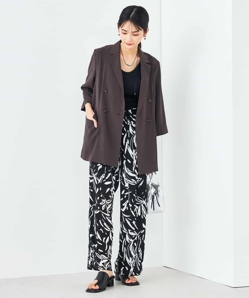a.v.v(アーヴェヴェ)の「幾何柄プリントイージーパンツ(その他パンツ・レディース・アイボリー/ブラック・36/38/40)」の13枚目の写真