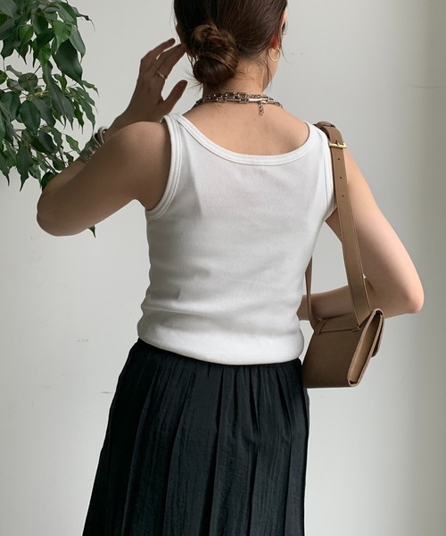 DouDou（ドゥドゥ）の「【新色追加】リブタンク（Tシャツ/カットソー・レディース・ブラック/オフホワイト/ベージュ/レッド/グレー/ブルー・FREE）」の8枚目の写真