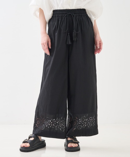 collex（コレックス）の「アイレット刺繍パンツ（その他パンツ・レディース・ブルー/ブラック・フリー）」の2枚目の写真