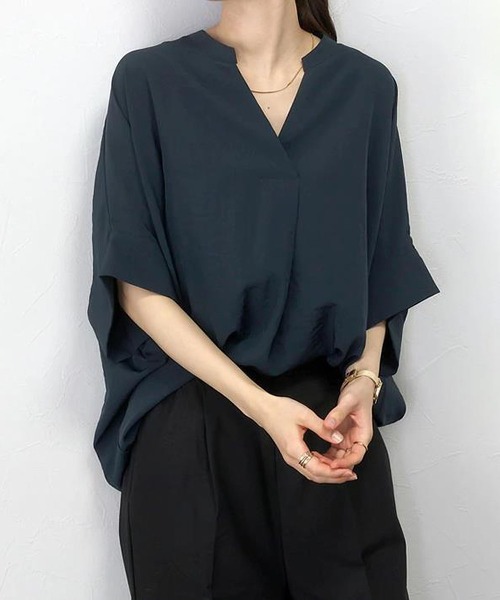 MAISON DE THERESE(メゾン ド テレーズ)の「Vネックルーズシルエット タックブラウス(シャツ/ブラウス・レディース・ホワイト/グリーン/ブラック/グレイッシュベージュ/グレー/ネイビー・FREE)」の6枚目の写真