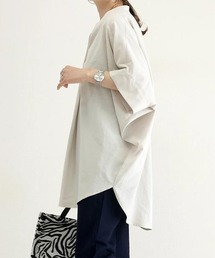Vネックルーズシルエット タックブラウス