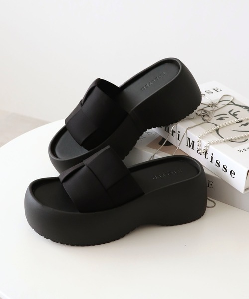 Futier land（フューティアランド）の「もちふわっ厚底プラットフォームサンダル（サンダル・レディース・ブラック/ブラック系その他・35/36/37/38/39）」の2枚目の写真