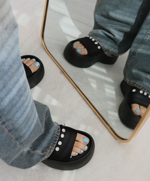 Futier land（フューティアランド）の「もちふわっ厚底プラットフォームサンダル（サンダル・レディース・ブラック/ブラック系その他・35/36/37/38/39）」の4枚目の写真