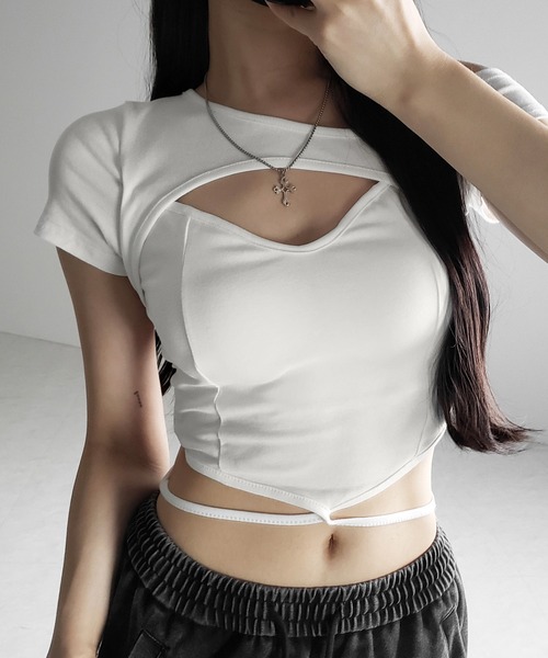 me+em select(ミームセレクト)の「【 2color 】胸開きカットアウトクロスストラップワンショルダーTシャツ / open chest cutout cross strap one shoulder T-shirts(Tシャツ/カットソー・レディース・ホワイト/ブラック・FREE)」の2枚目の写真