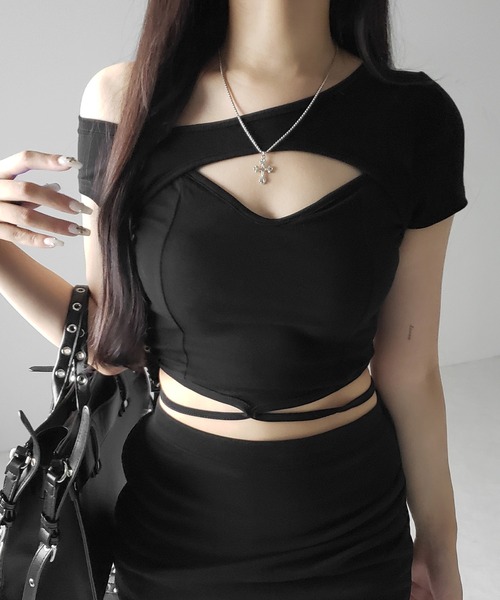 me+em select(ミームセレクト)の「【 2color 】胸開きカットアウトクロスストラップワンショルダーTシャツ / open chest cutout cross strap one shoulder T-shirts(Tシャツ/カットソー・レディース・ホワイト/ブラック・FREE)」の5枚目の写真