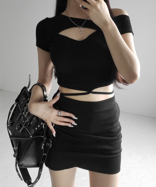 me+em select(ミームセレクト)の「【 2color 】胸開きカットアウトクロスストラップワンショルダーTシャツ / open chest cutout cross strap one shoulder T-shirts(Tシャツ/カットソー・レディース・ホワイト/ブラック・FREE)」の6枚目の写真