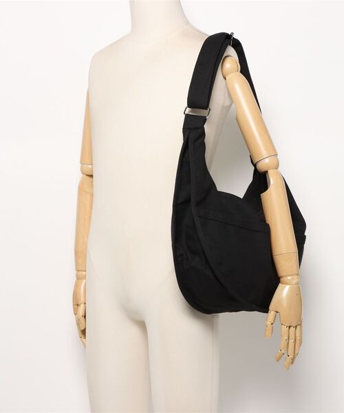 NOLITA LABORATORY（ノリータラボラトリー）の「【 NOLITA / ノリータ 】 ハーフムーン ショルダーバッグ 大容量 ユニセックス対応 クロスボディバッグ（ショルダーバッグ・レディース・ブラック・FREE）」の10枚目の写真