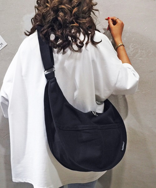 NOLITA LABORATORY（ノリータラボラトリー）の「【 NOLITA / ノリータ 】 ハーフムーン ショルダーバッグ 大容量 ユニセックス対応 クロスボディバッグ（ショルダーバッグ・レディース・ブラック・FREE）」の2枚目の写真