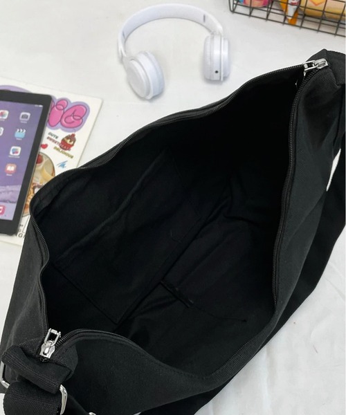 NOLITA LABORATORY（ノリータラボラトリー）の「【 NOLITA / ノリータ 】 ハーフムーン ショルダーバッグ 大容量 ユニセックス対応 クロスボディバッグ（ショルダーバッグ・レディース・ブラック・FREE）」の5枚目の写真