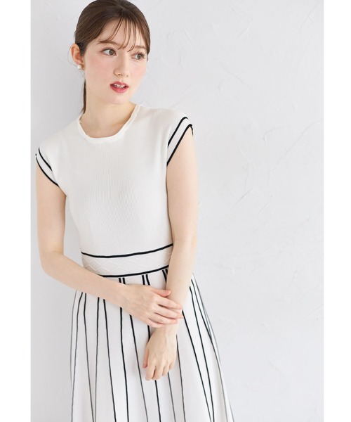 tocco closet(トッコ クローゼット)の「2WAYフラワーレース襟付き配色ラインプリーツニットワンピース(ワンピース・レディース・オフホワイト/ベージュ/ラベンダー/ブラック・M)」の13枚目の写真