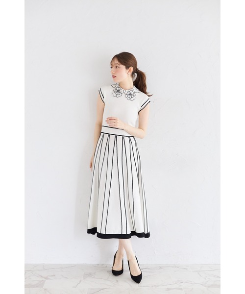 【新品未使用】tocco フラワーレース襟付き配色ラインプリーツニットワンピース 2WAYフラワーレース襟付き配色ラインプリーツニットワンピース