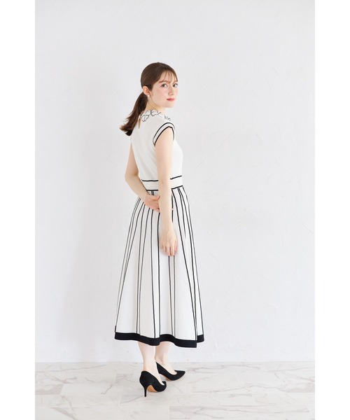 tocco closet(トッコ クローゼット)の「2WAYフラワーレース襟付き配色ラインプリーツニットワンピース(ワンピース・レディース・オフホワイト/ベージュ/ラベンダー/ブラック・M)」の7枚目の写真