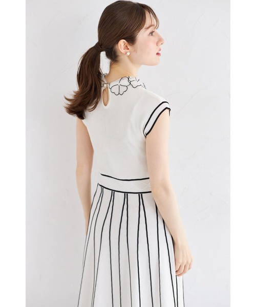 tocco closet(トッコ クローゼット)の「2WAYフラワーレース襟付き配色ラインプリーツニットワンピース(ワンピース・レディース・オフホワイト/ベージュ/ラベンダー/ブラック・M)」の11枚目の写真
