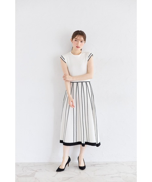 tocco closet(トッコ クローゼット)の「2WAYフラワーレース襟付き配色ラインプリーツニットワンピース(ワンピース・レディース・オフホワイト/ベージュ/ラベンダー/ブラック・M)」の12枚目の写真