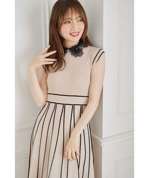 tocco closet(トッコ クローゼット)の「2WAYフラワーレース襟付き配色ラインプリーツニットワンピース(ワンピース・レディース・オフホワイト/ベージュ/ラベンダー/ブラック・M)」の15枚目の写真