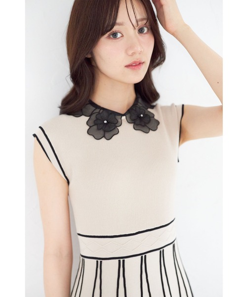 tocco closet(トッコ クローゼット)の「2WAYフラワーレース襟付き配色ラインプリーツニットワンピース(ワンピース・レディース・オフホワイト/ベージュ/ラベンダー/ブラック・M)」の21枚目の写真