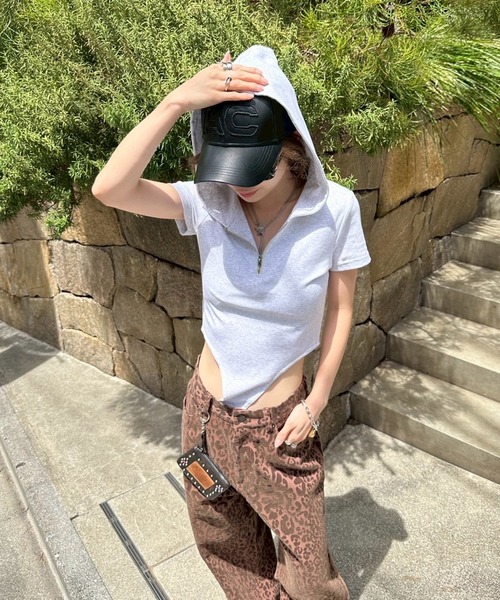 ACLENT アクレント　ボディースーツ 完売商品　bodysuit ACLENT（アクレント）の「フーデットハーフジップボディースーツ（T