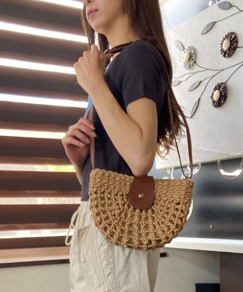 tolene(トレネ)の「ペーパー素材 メッシュ編み マクラメ編み ハーフムーンショルダーバッグ(ショルダーバッグ・レディース・ブラウン/オフホワイト・FREE)」の16枚目の写真