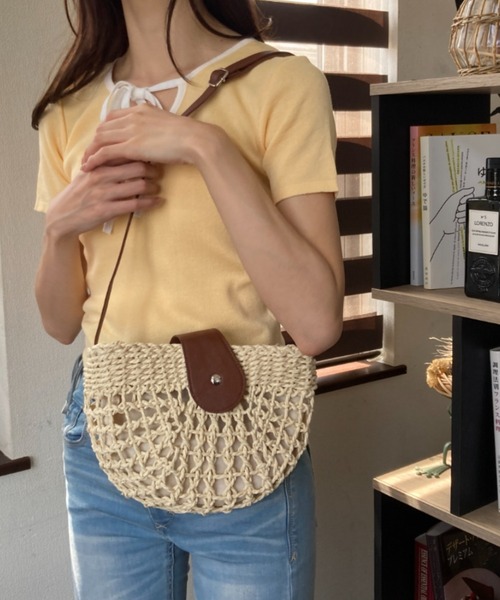 tolene(トレネ)の「ペーパー素材 メッシュ編み マクラメ編み ハーフムーンショルダーバッグ(ショルダーバッグ・レディース・ブラウン/オフホワイト・FREE)」の5枚目の写真