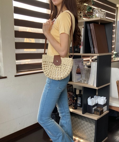 tolene(トレネ)の「ペーパー素材 メッシュ編み マクラメ編み ハーフムーンショルダーバッグ(ショルダーバッグ・レディース・ブラウン/オフホワイト・FREE)」の9枚目の写真