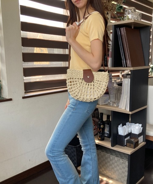 tolene(トレネ)の「ペーパー素材 メッシュ編み マクラメ編み ハーフムーンショルダーバッグ(ショルダーバッグ・レディース・ブラウン/オフホワイト・FREE)」の10枚目の写真