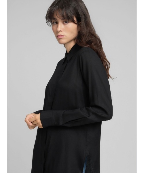 REPLAY（リプレイ）の「ストレートフィットロングシャツ（シャツ/ブラウス・レディース・ブラック/オフホワイト・MEDIUM/SMALL/X-SMALL）」の12枚目の写真