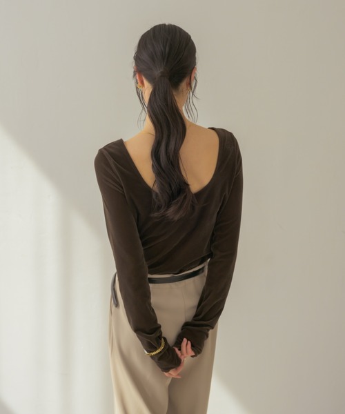 NEUNA（ヌナ）の「シアーベロアバックシャントップス（Tシャツ/カットソー・レディース・ブラウン/ブラック/ネイビー・FREE）」の6枚目の写真