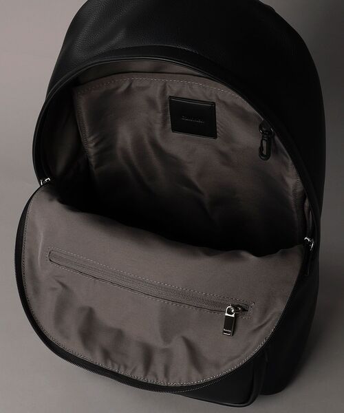 Calvin Klein(カルバン・クライン)の「ラウンド バックパック(バックパック/リュック・メンズ・ブラック・FREE)」の2枚目の写真