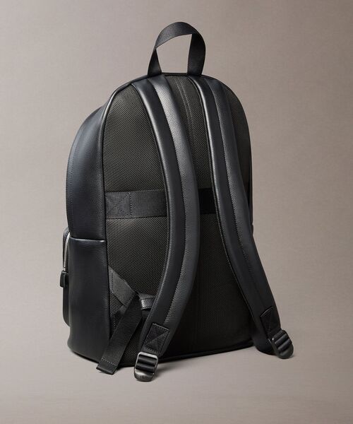 Calvin Klein(カルバン・クライン)の「ラウンド バックパック(バックパック/リュック・メンズ・ブラック・FREE)」の3枚目の写真