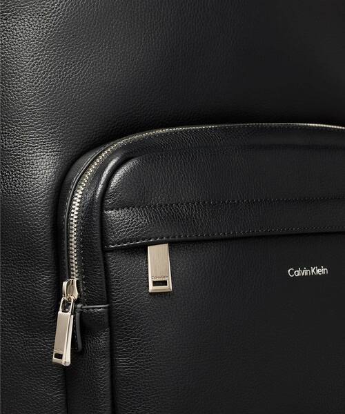 Calvin Klein(カルバン・クライン)の「ラウンド バックパック(バックパック/リュック・メンズ・ブラック・FREE)」の4枚目の写真