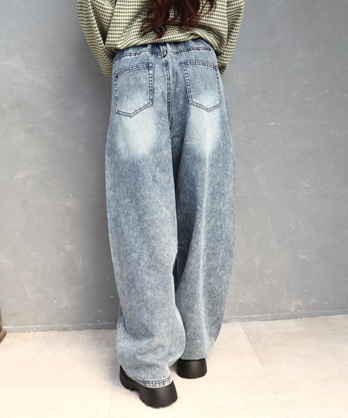 CECIL McBEE（セシルマクビー）の「ラインストーン付きカーブデニムパンツ（デニムパンツ・レディース・ライトブルー/ブラック・LARGE/MEDIUM）」の3枚目の写真