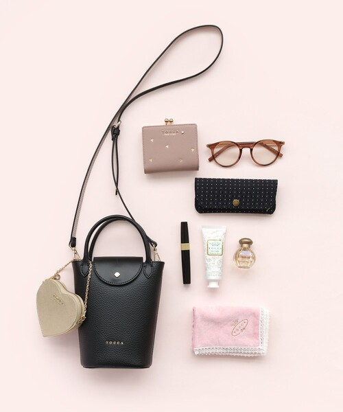 TOCCA(トッカ)の「PETAL SILHOUETTE LEATHER POCHETTE ポシェット(ハンドバッグ・レディース・アイボリー系/ブルー系/ブラック系/ベージュ系・F)」の5枚目の写真