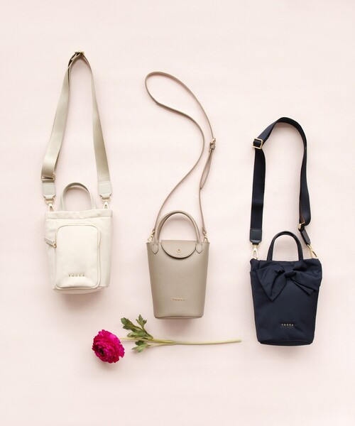 TOCCA(トッカ)の「PETAL SILHOUETTE LEATHER POCHETTE ポシェット(ハンドバッグ・レディース・アイボリー系/ブルー系/ブラック系/ベージュ系・F)」の7枚目の写真