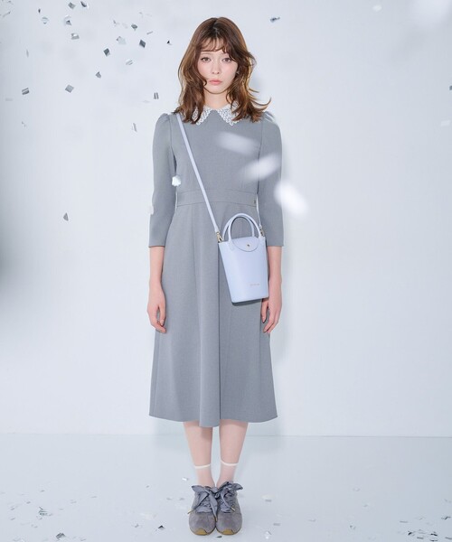 TOCCA(トッカ)の「PETAL SILHOUETTE LEATHER POCHETTE ポシェット(ハンドバッグ・レディース・アイボリー系/ブルー系/ブラック系/ベージュ系・F)」の9枚目の写真