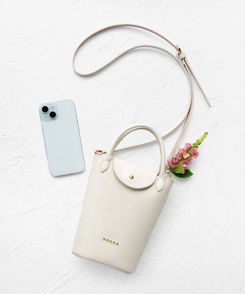 TOCCA(トッカ)の「PETAL SILHOUETTE LEATHER POCHETTE ポシェット(ハンドバッグ・レディース・アイボリー系/ブルー系/ブラック系/ベージュ系・F)」の15枚目の写真