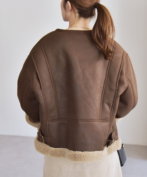 quaranciel(カランシエル)の「quaranciel: ムートンライク ボア ボンディング ノーカラー スナップ ブルゾン(ノーカラーコート・レディース・ブラック/ブラウン・ONE SIZE)」の15枚目の写真