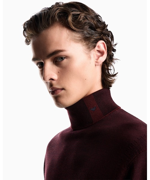 EMPORIO ARMANI（エンポリオアルマーニ）の「【エンポリオ アルマーニ】ロールネックセーター バージンウールジャカード ストライプ刺繍ステッチ（ニット/セーター・メンズ・ダークインディゴブルー/ボルドー・X-LARGE/LARGE/MEDIUM/SMALL）」の3枚目の写真