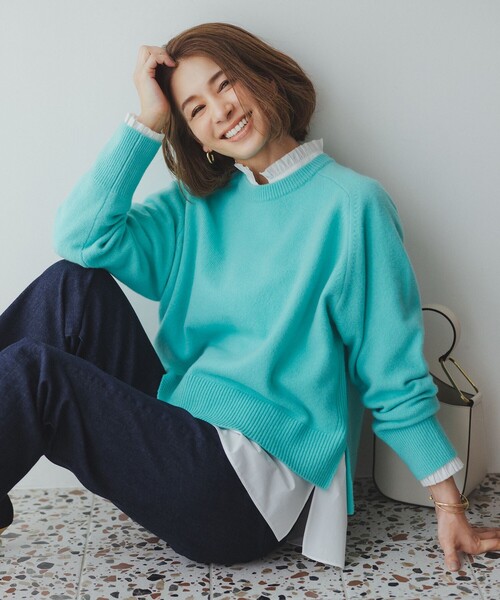 UNFILO(アンフィーロ)の「カシミヤブレンド クルーネックニット(ニット/セーター・レディース・アイボリー系/レッド系/ライトグレー系1/ネイビー系/グレー系1/ピンク系/ベージュ系/ライトグレー系/ライトグリーン系・XX-LARGE/X-LARGE)」の6枚目の写真