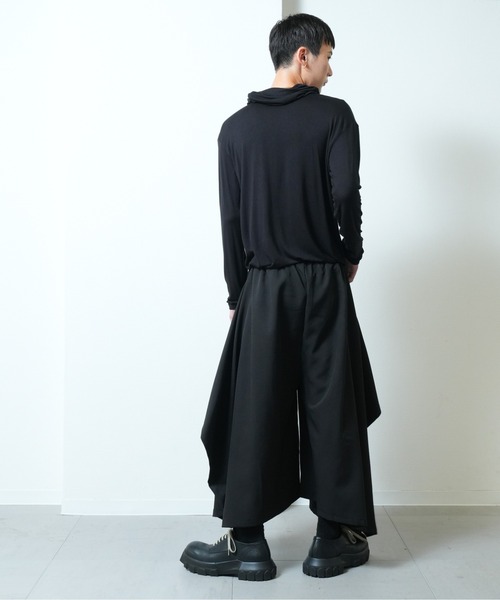 Ruze(ルゼ)の「Square cut drape pants / スクエアカット ドレープパンツ(その他パンツ・メンズ・ブラック・FREE)」の3枚目の写真