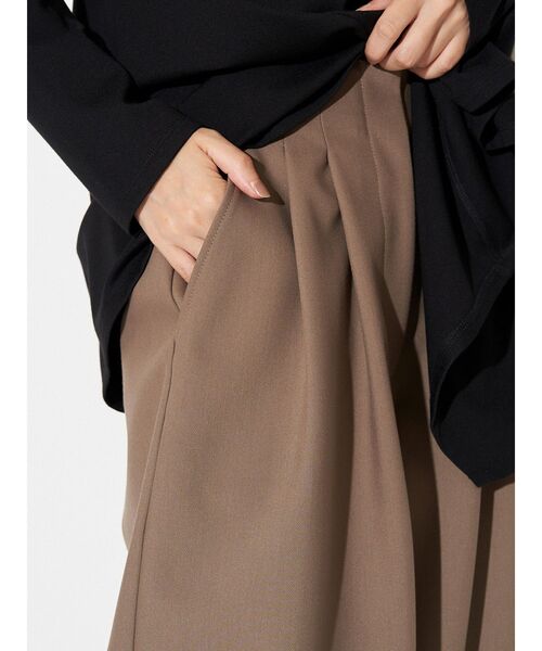 ELENDEEK（エレンディーク）の「タックワイドレグパンツ（その他パンツ・レディース・ブラック/オフホワイト/モカ・01/02）」の10枚目の写真