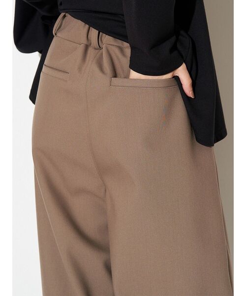 ELENDEEK（エレンディーク）の「タックワイドレグパンツ（その他パンツ・レディース・ブラック/オフホワイト/モカ・01/02）」の11枚目の写真